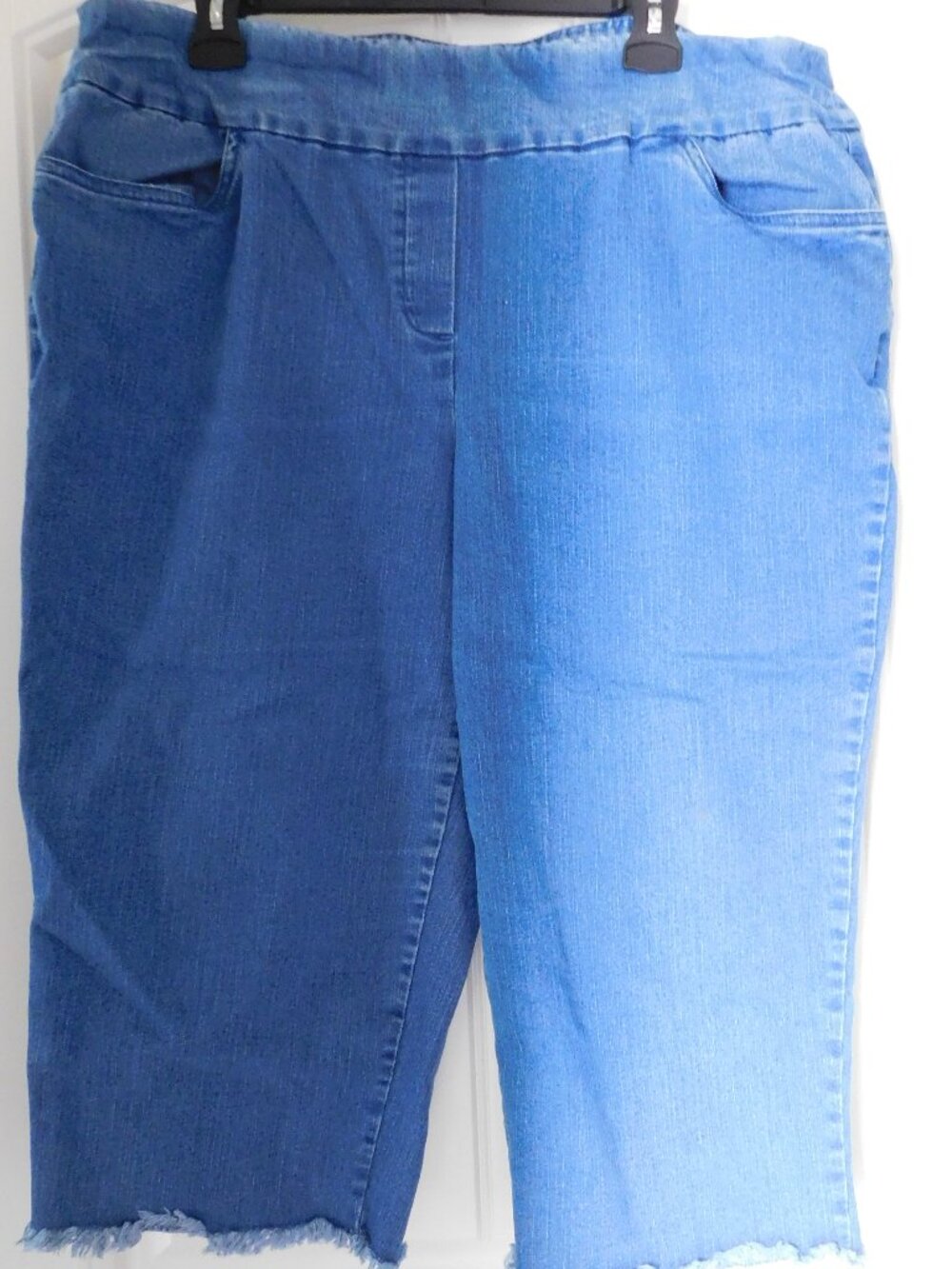 Size 20W Alfred Dunner Fringe Jean Capris (Medium wash)